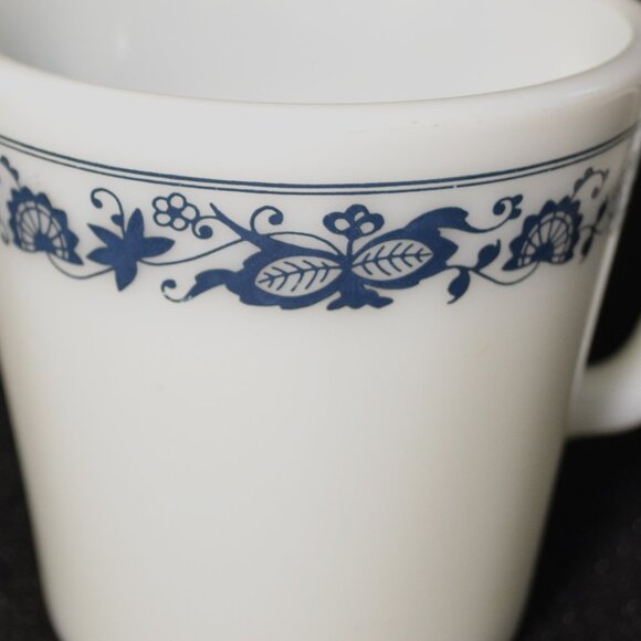Vintage Pyrex Set Of 3 Coffee Cups Old Town Blue Pattern - Picture 6 of 6